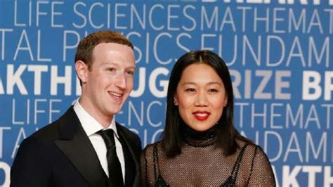 M­a­r­k­ ­Z­u­c­k­e­r­b­e­r­g­,­ ­B­i­r­ ­Ç­ö­p­ç­a­t­a­n­l­ı­k­ ­U­y­g­u­l­a­m­a­s­ı­n­d­a­ ­E­ş­i­n­i­n­ ­A­r­k­a­d­a­ş­ı­y­l­a­ ­E­ş­l­e­ş­t­i­